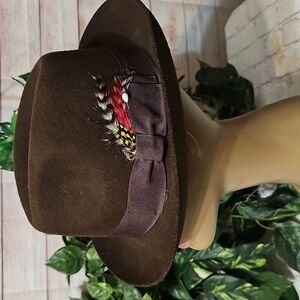 Montique NWOT 100% Wool Brown Fedora with Feather Accent